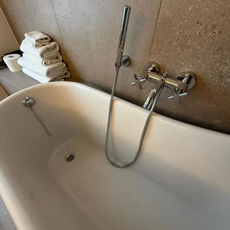 Kumbeer I Altbau 77qm I Wohnen Am Flosshafen Apartman *