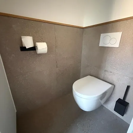 Kumbeer I Altbau 77qm I Wohnen Am Flosshafen Apartman *
