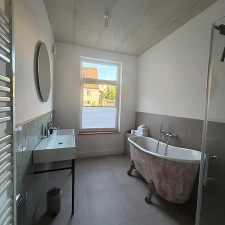 Kumbeer I Altbau 77qm I Wohnen Am Flosshafen Apartman