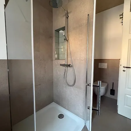 Kumbeer I Altbau 77qm I Wohnen Am Flosshafen Apartman *